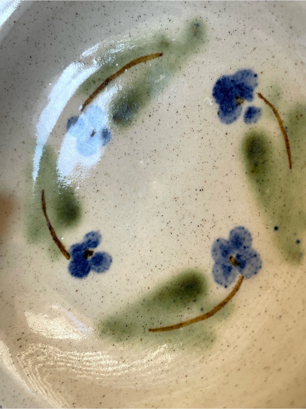 Charming signed art pottery speckled shallow trinket bowl w/ flowers rustic - Picture 5 of 9